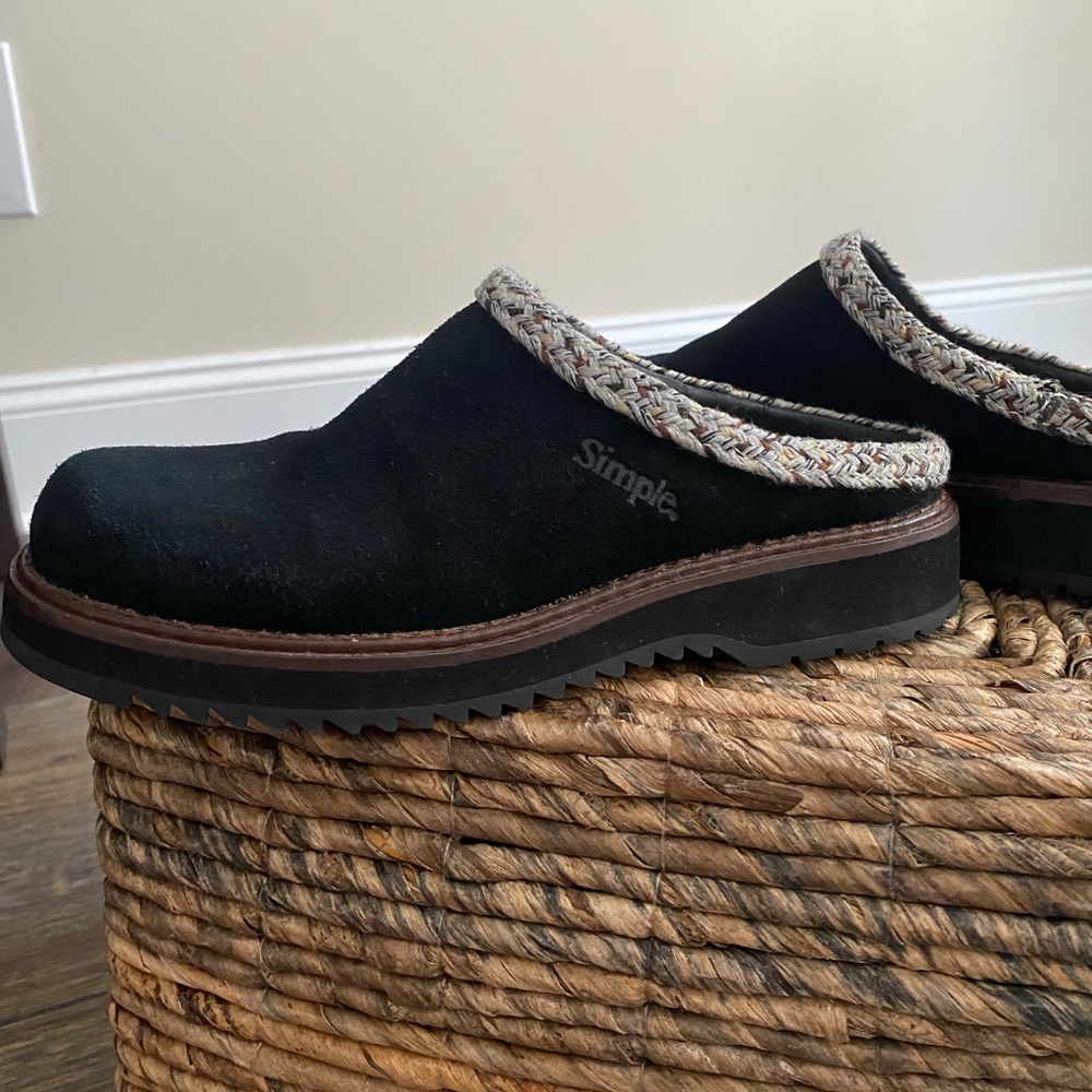 Simple Shoes slip on clog
